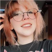 Soy una chica de 20 años con la intención de ayudar a niños de edad temprana, especialmente de primaria, a aprender mediante métodos divertidos que fomenten el interés por el aprendizaje